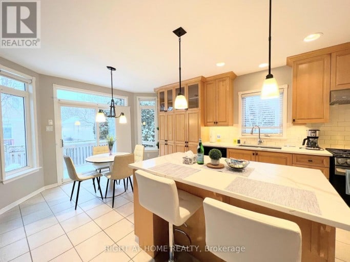 31 FORILLON CRESCENT, Ottawa, Ontario, K2M2W7