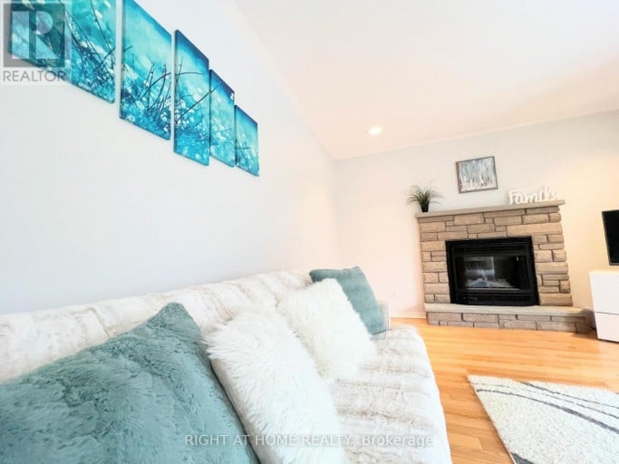 31 FORILLON CRESCENT, Ottawa, Ontario, K2M2W7