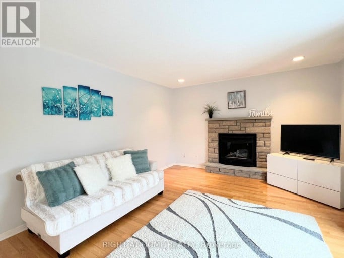 31 FORILLON CRESCENT, Ottawa, Ontario, K2M2W7