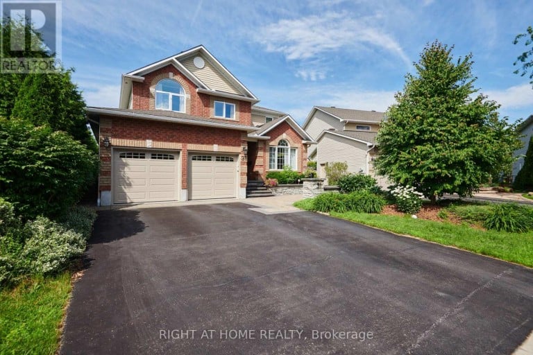 31 FORILLON CRESCENT, Ottawa, Ontario, K2M2W7