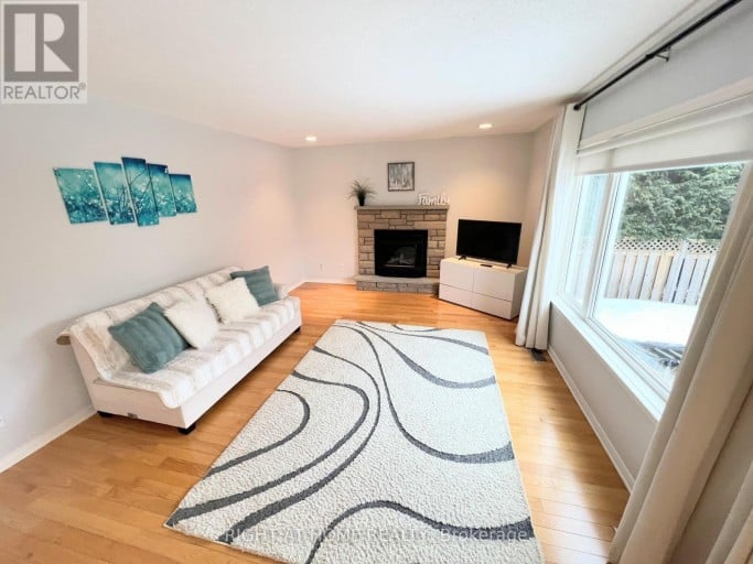 31 FORILLON CRESCENT, Ottawa, Ontario, K2M2W7