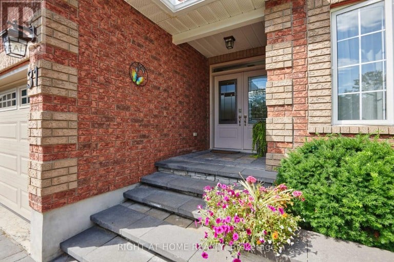31 FORILLON CRESCENT, Ottawa, Ontario, K2M2W7