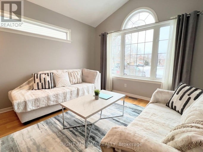 31 FORILLON CRESCENT, Ottawa, Ontario, K2M2W7