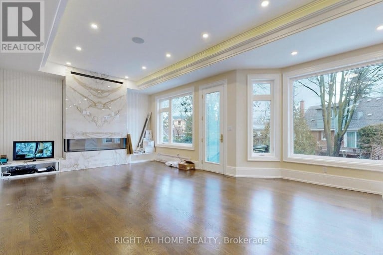 10 JOCELYN CRESCENT, Toronto (Banbury-Don Mills), Ontario, M3B1A2
