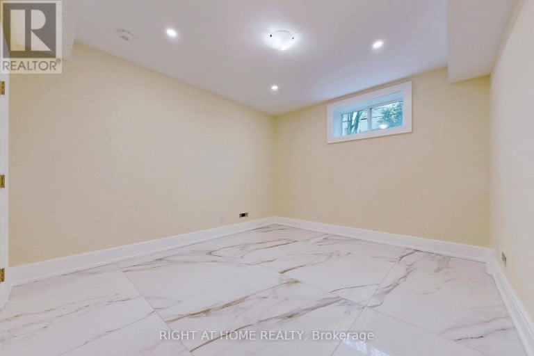 10 JOCELYN CRESCENT, Toronto (Banbury-Don Mills), Ontario, M3B1A2