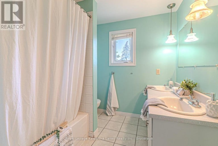 60 SANDERLING CRESCENT, Kawartha Lakes (Lindsay), Ontario, K9V4N2