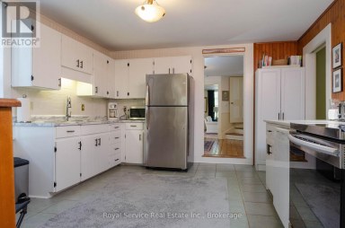 243 RIDOUT STREET Port Hope Ontario photo 10