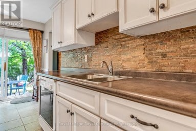 52 - 16 HADATI ROAD Guelph (Grange Road) Ontario photo 4