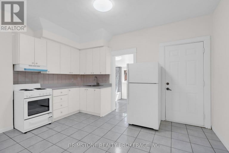 285 OLD WESTON ROAD, Toronto (Weston-Pellam Park), Ontario, M6N3A7