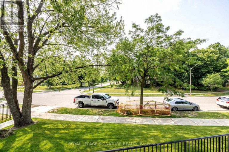 44 - 51 BROADFIELD DRIVE, Toronto (Markland Wood), Ontario, M9C5P2
