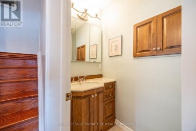 44 - 51 BROADFIELD DRIVE Toronto (Markland Wood) Ontario photo 16