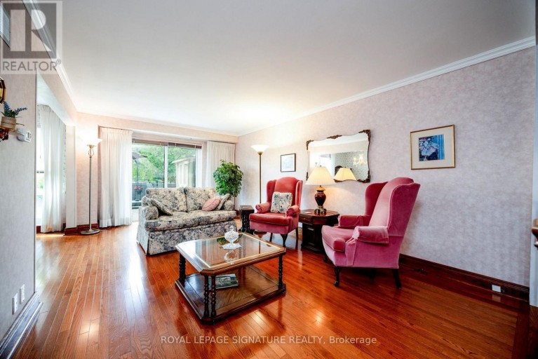 44 - 51 BROADFIELD DRIVE, Toronto (Markland Wood), Ontario, M9C5P2
