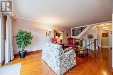 44 - 51 BROADFIELD DRIVE Toronto (Markland Wood) Ontario photo 18