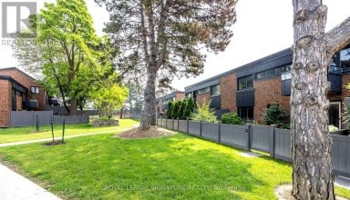 44 - 51 BROADFIELD DRIVE Toronto (Markland Wood) Ontario photo 2