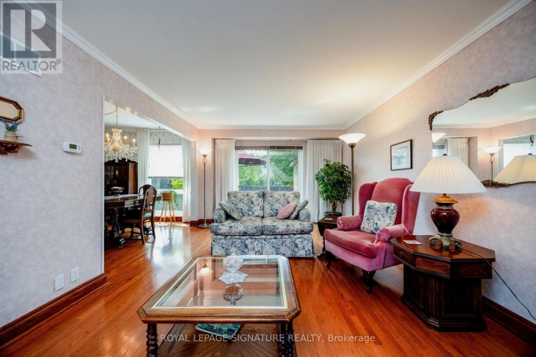 44 - 51 BROADFIELD DRIVE, Toronto (Markland Wood), Ontario, M9C5P2