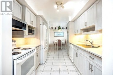 44 - 51 BROADFIELD DRIVE Toronto (Markland Wood) Ontario photo 25