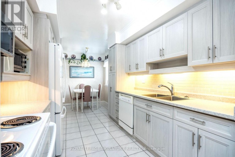44 - 51 BROADFIELD DRIVE, Toronto (Markland Wood), Ontario, M9C5P2