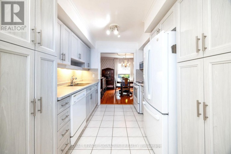 44 - 51 BROADFIELD DRIVE, Toronto (Markland Wood), Ontario, M9C5P2