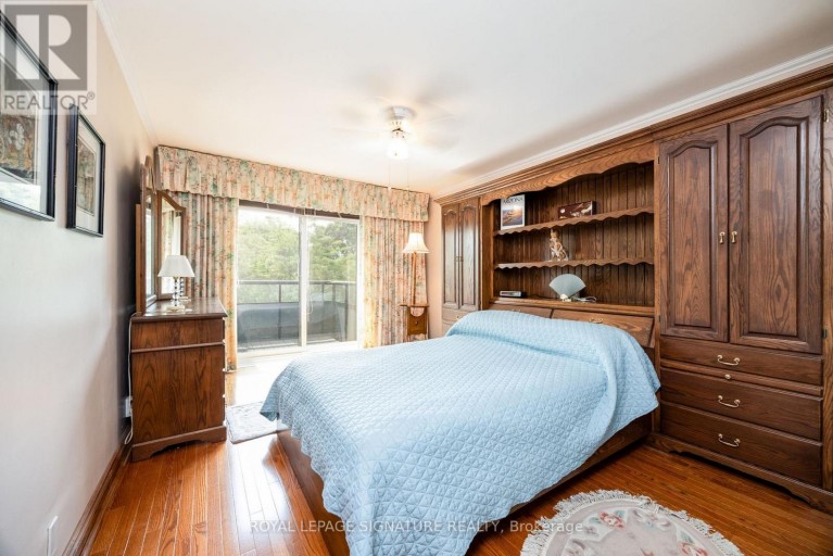 44 - 51 BROADFIELD DRIVE, Toronto (Markland Wood), Ontario, M9C5P2