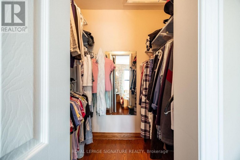 44 - 51 BROADFIELD DRIVE, Toronto (Markland Wood), Ontario, M9C5P2