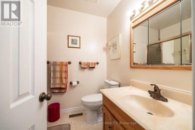 44 - 51 BROADFIELD DRIVE Toronto (Markland Wood) Ontario photo 39