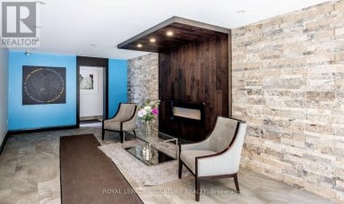 44 - 51 BROADFIELD DRIVE Toronto (Markland Wood) Ontario photo 4