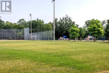 44 - 51 BROADFIELD DRIVE Toronto (Markland Wood) Ontario photo 48
