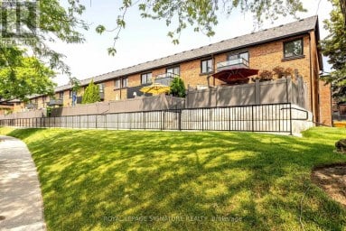 44 - 51 BROADFIELD DRIVE Toronto (Markland Wood) Ontario photo 5