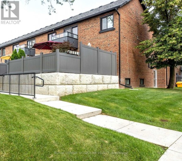 44 - 51 BROADFIELD DRIVE, Toronto (Markland Wood), Ontario, M9C5P2