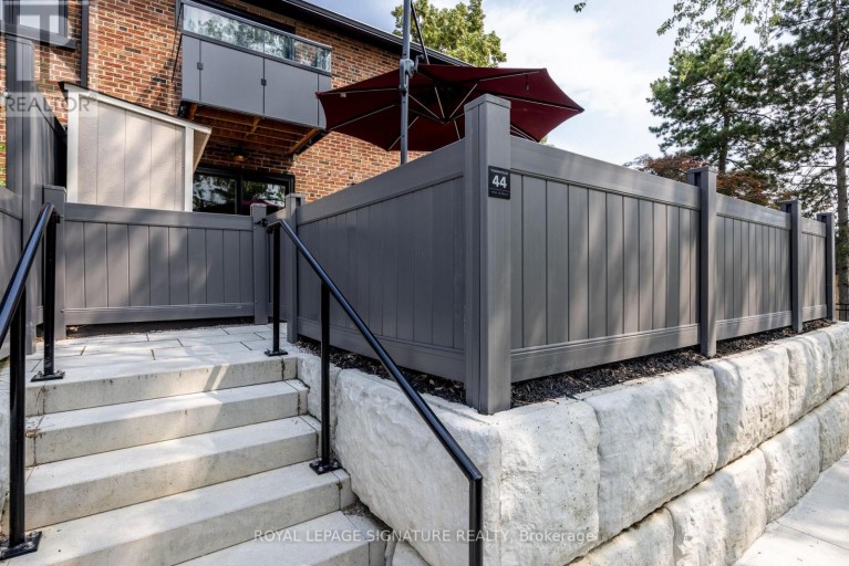 44 - 51 BROADFIELD DRIVE, Toronto (Markland Wood), Ontario, M9C5P2