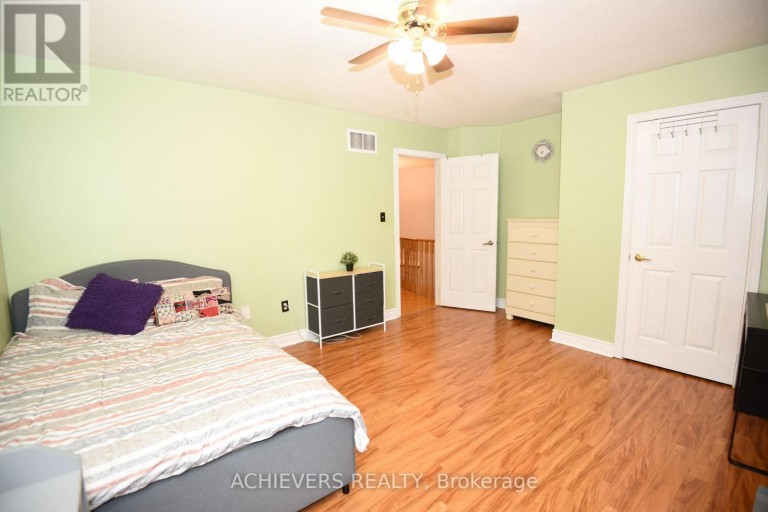 521 NAVIGATOR DRIVE, Mississauga (Meadowvale Village), Ontario, L5W1P5