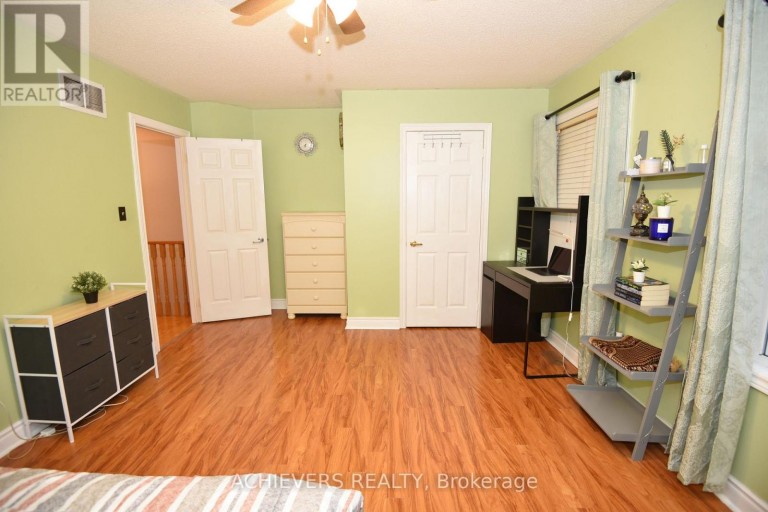 521 NAVIGATOR DRIVE, Mississauga (Meadowvale Village), Ontario, L5W1P5