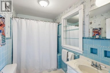 18 STORMONT AVENUE Kingston (West of Sir John A. Blvd) Ontario photo 34