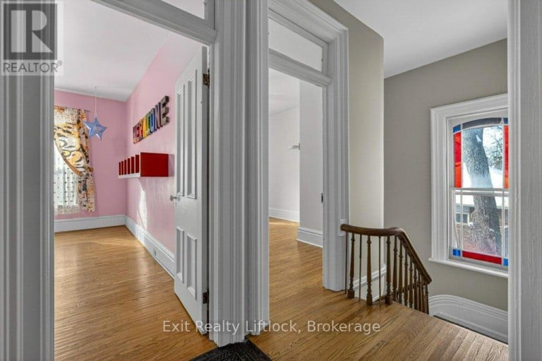 212 BARNARDO AVENUE, Peterborough (Northcrest Ward 5), Ontario, K9H5V7