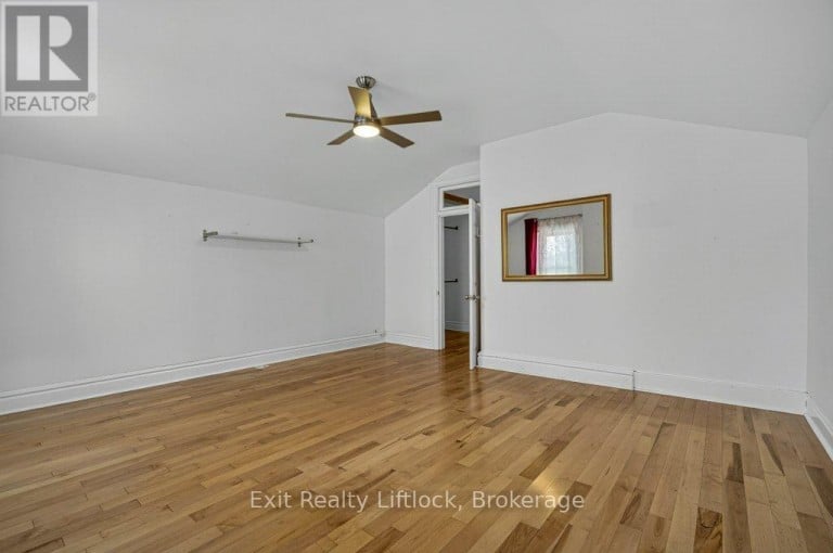212 BARNARDO AVENUE, Peterborough (Northcrest Ward 5), Ontario, K9H5V7
