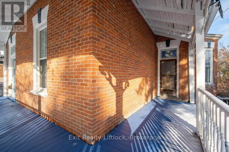 212 BARNARDO AVENUE, Peterborough (Northcrest Ward 5), Ontario, K9H5V7