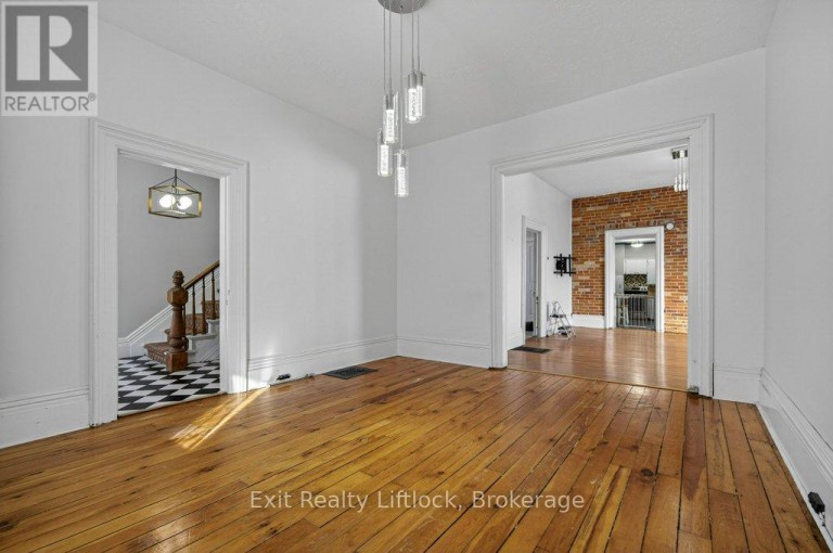 212 BARNARDO AVENUE, Peterborough (Northcrest Ward 5), Ontario, K9H5V7