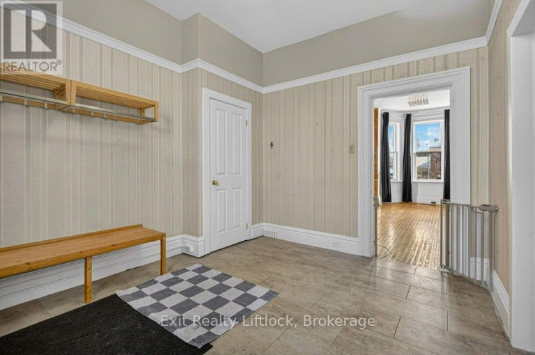 212 BARNARDO AVENUE, Peterborough (Northcrest Ward 5), Ontario, K9H5V7