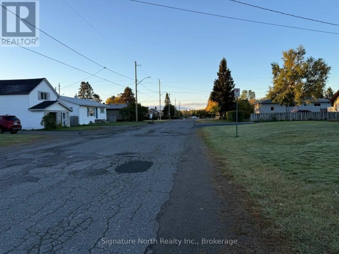 79 PENFOLD STREET, Thunder Bay (Shuniah), Ontario, P7A3J8