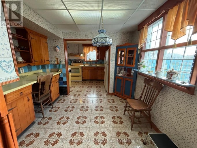 79 PENFOLD STREET, Thunder Bay (Shuniah), Ontario, P7A3J8
