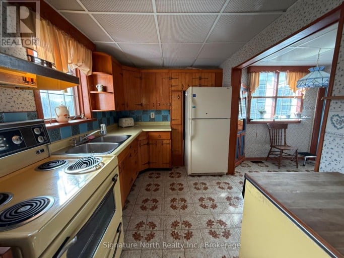 79 PENFOLD STREET, Thunder Bay (Shuniah), Ontario, P7A3J8
