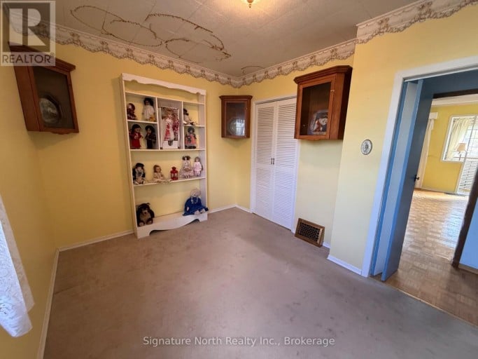 79 PENFOLD STREET, Thunder Bay (Shuniah), Ontario, P7A3J8