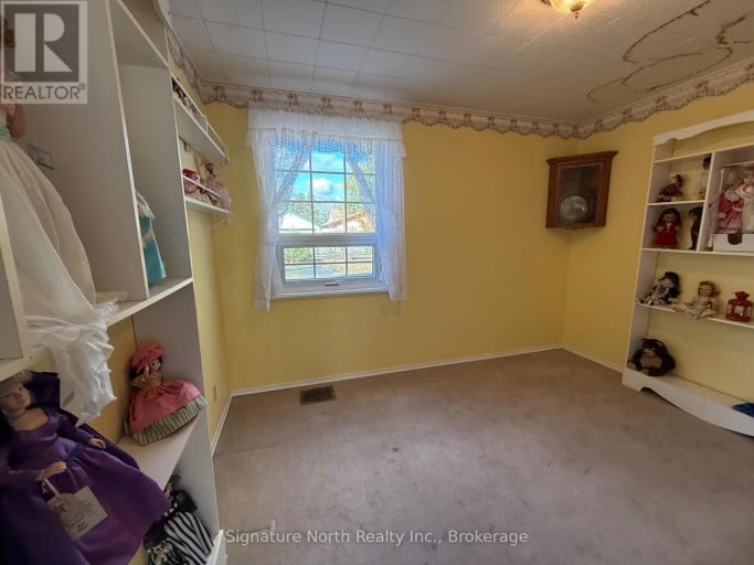 79 PENFOLD STREET, Thunder Bay (Shuniah), Ontario, P7A3J8