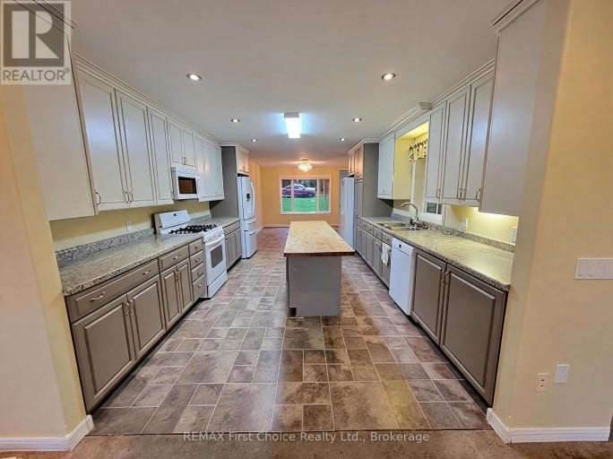 702 RIVER AVENUE E, Rainy River, Ontario, P0W1L0