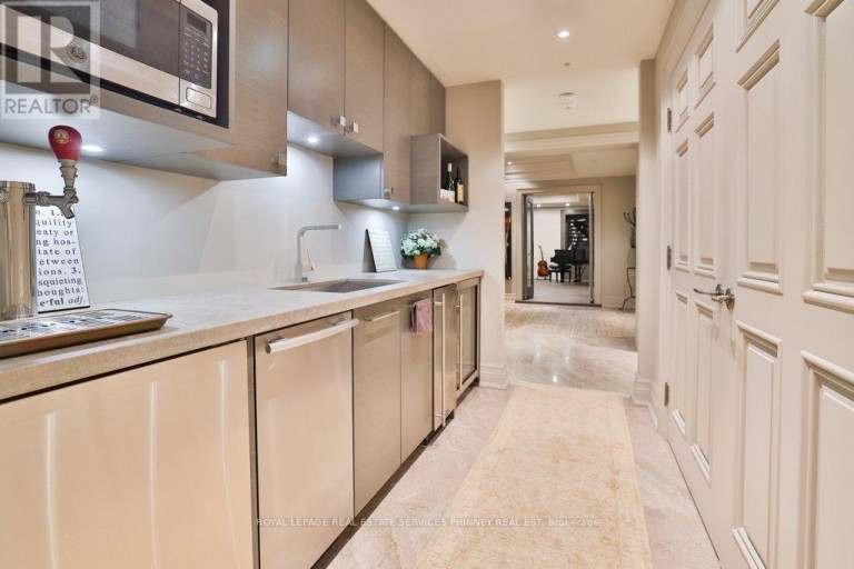 20 CLUNY DRIVE, Toronto (Rosedale-Moore Park), Ontario, M4W2P7