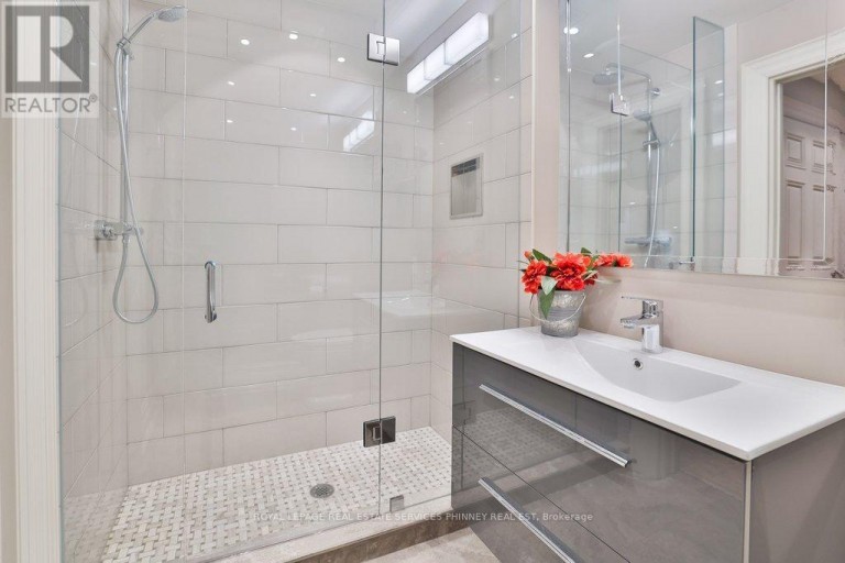 20 CLUNY DRIVE, Toronto (Rosedale-Moore Park), Ontario, M4W2P7
