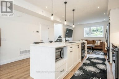 32 DUGGAN LANE Guelph (Clairfields/Hanlon Business Park) Ontario photo 16