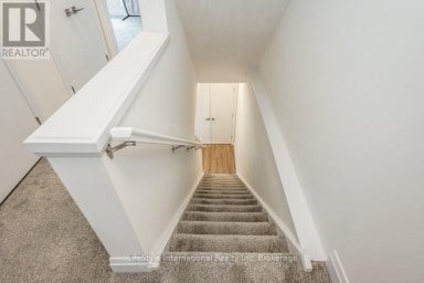 32 DUGGAN LANE Guelph (Clairfields/Hanlon Business Park) Ontario photo 24