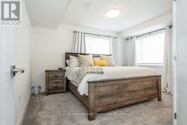32 DUGGAN LANE Guelph (Clairfields/Hanlon Business Park) Ontario photo 27