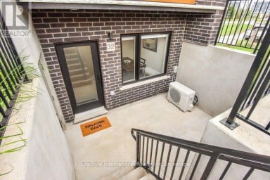32 DUGGAN LANE Guelph (Clairfields/Hanlon Business Park) Ontario photo 3